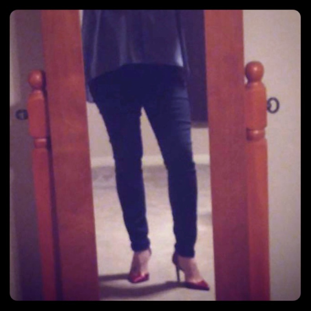 Hot black pants!